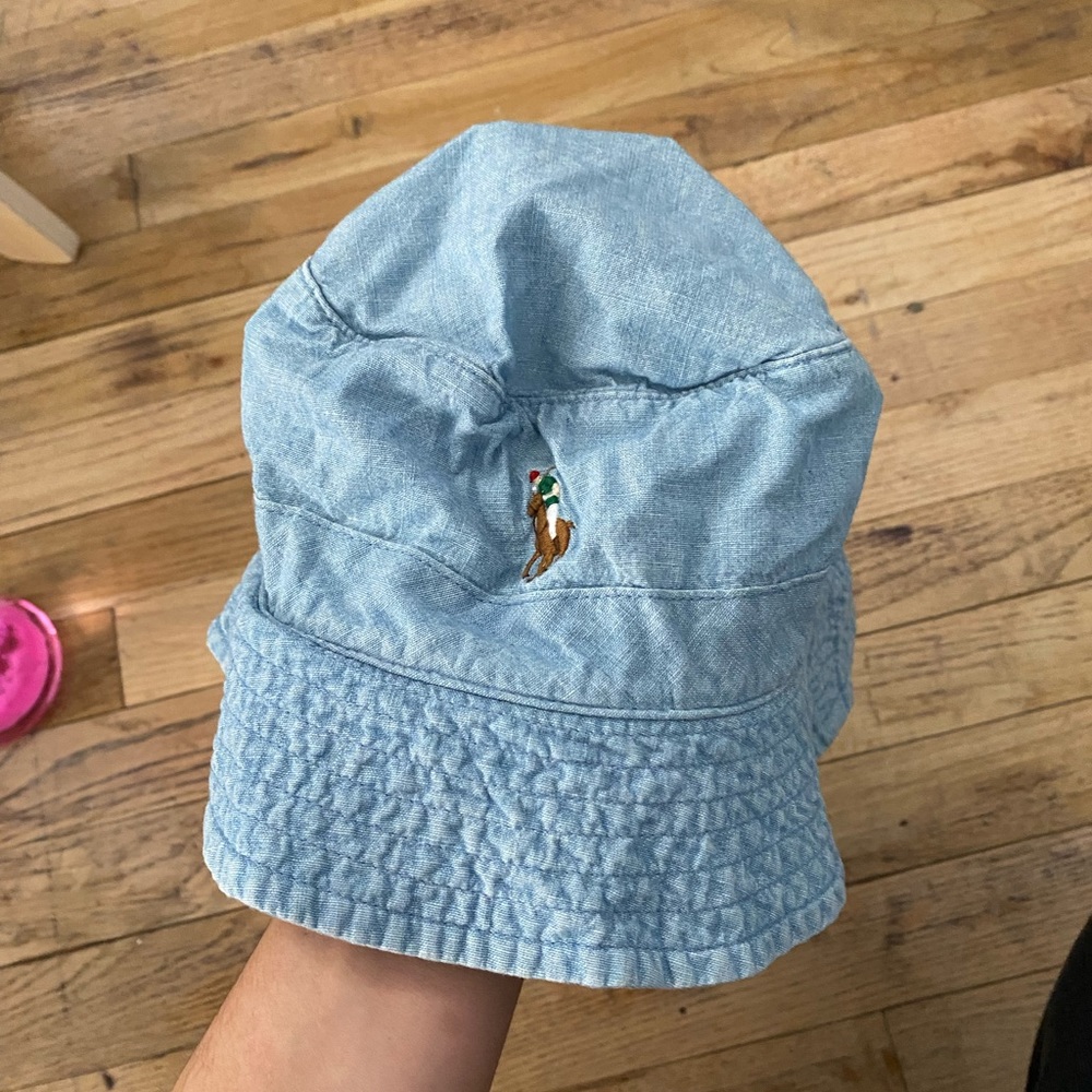 Bucket hat